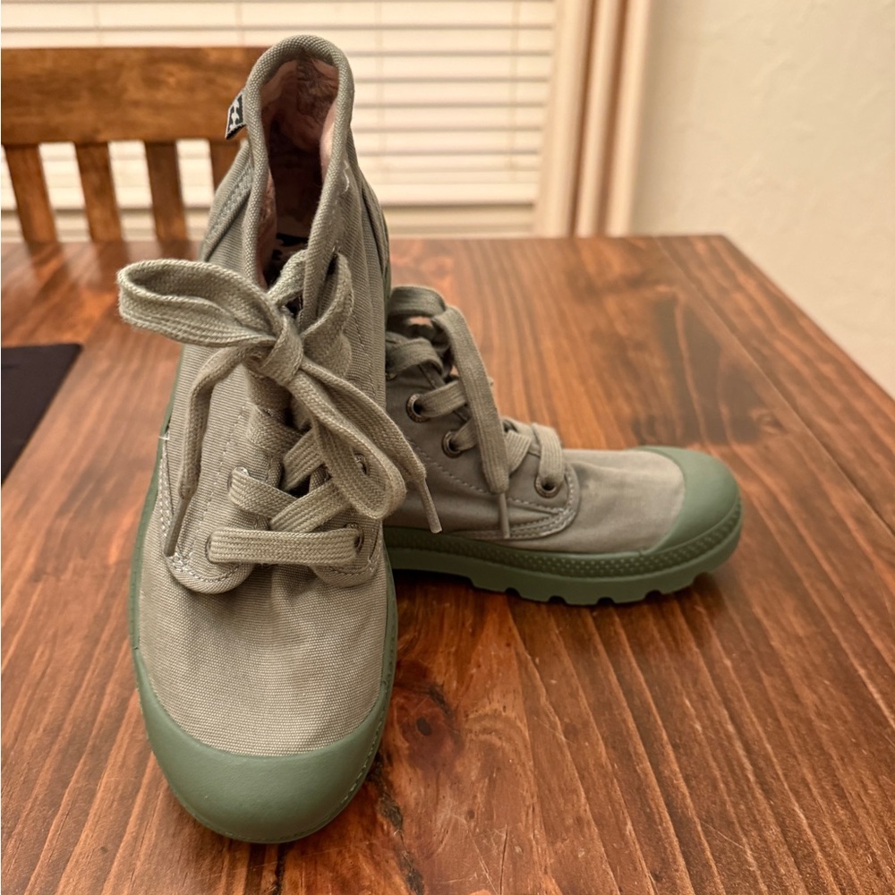 Billabong vintage style canvas and rubber safari combat boots, olive Green boots